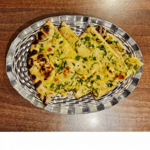 Chilli Garlic Coriander Naan